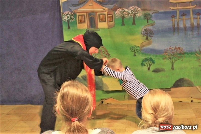 Zdjęcie w galerii na portalu naszraciborz.pl: Spektakl Koziołek Niematołek na początek ferii w gminie Krzanowice wiadomości z regionu