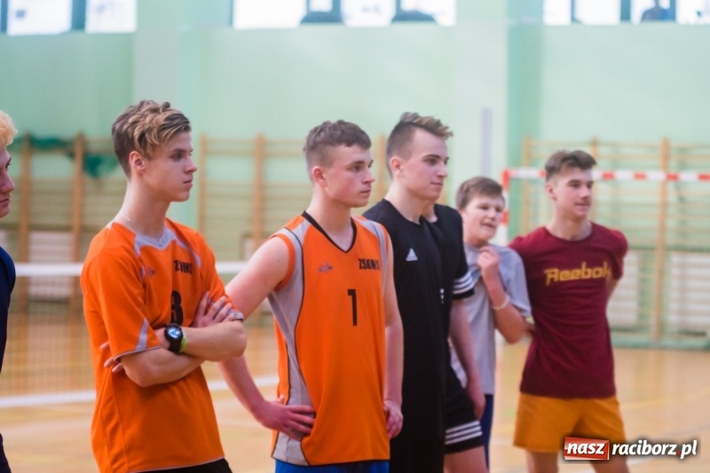 Zdjęcie w galerii na portalu naszraciborz.pl: Turniej siatkonogi w Arenie Rafako wiadomości z regionu