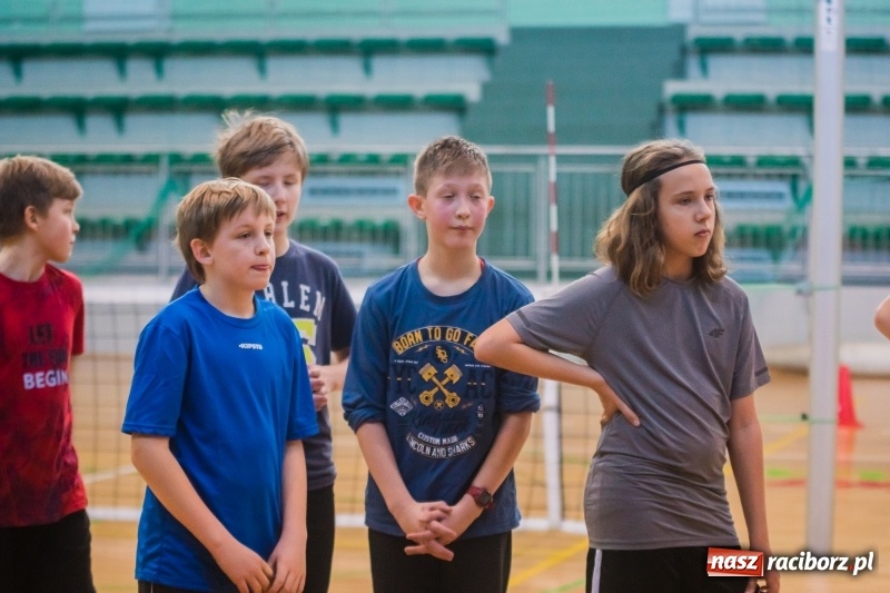 Zdjęcie w galerii na portalu naszraciborz.pl: Turniej siatkonogi w Arenie Rafako wiadomości z regionu