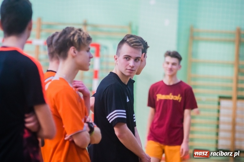 Zdjęcie w galerii na portalu naszraciborz.pl: Turniej siatkonogi w Arenie Rafako wiadomości z regionu