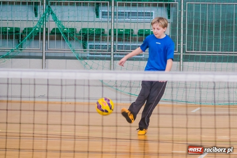 Zdjęcie w galerii na portalu naszraciborz.pl: Turniej siatkonogi w Arenie Rafako wiadomości z regionu