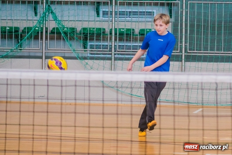 Zdjęcie w galerii na portalu naszraciborz.pl: Turniej siatkonogi w Arenie Rafako wiadomości z regionu