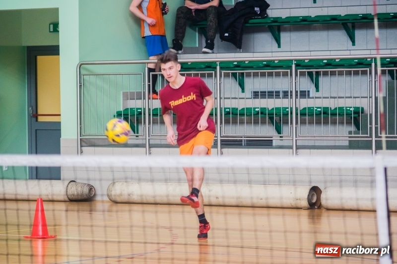 Zdjęcie w galerii na portalu naszraciborz.pl: Turniej siatkonogi w Arenie Rafako wiadomości z regionu