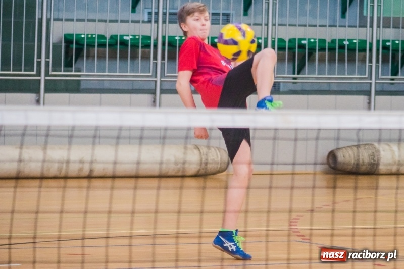 Zdjęcie w galerii na portalu naszraciborz.pl: Turniej siatkonogi w Arenie Rafako wiadomości z regionu