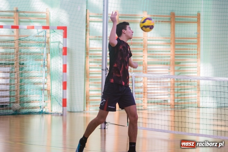 Zdjęcie w galerii na portalu naszraciborz.pl: Turniej siatkonogi w Arenie Rafako wiadomości z regionu
