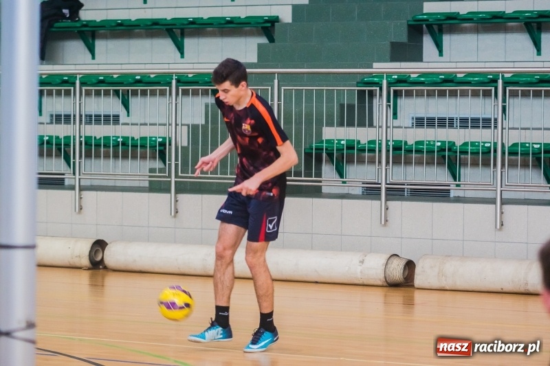 Zdjęcie w galerii na portalu naszraciborz.pl: Turniej siatkonogi w Arenie Rafako wiadomości z regionu