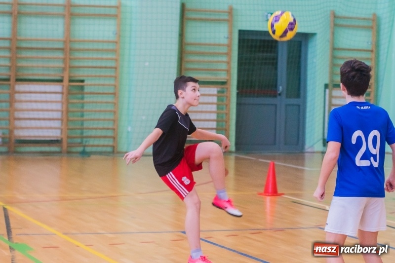 Zdjęcie w galerii na portalu naszraciborz.pl: Turniej siatkonogi w Arenie Rafako wiadomości z regionu