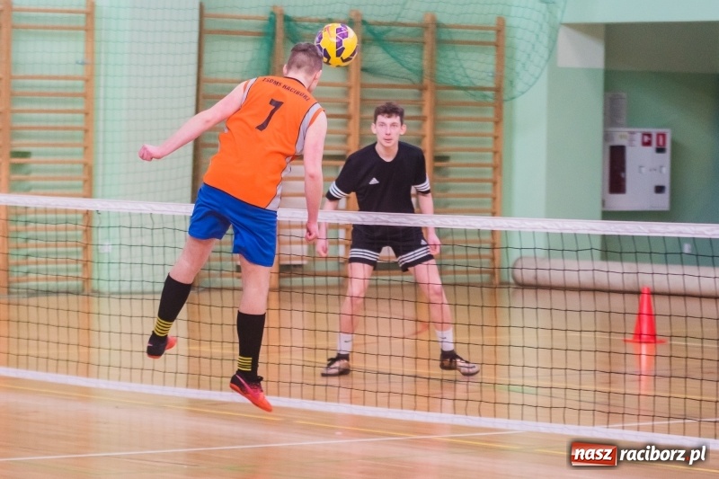 Zdjęcie w galerii na portalu naszraciborz.pl: Turniej siatkonogi w Arenie Rafako wiadomości z regionu