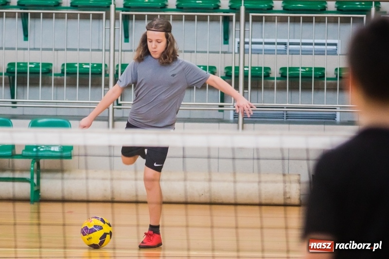Zdjęcie w galerii na portalu naszraciborz.pl: Turniej siatkonogi w Arenie Rafako wiadomości z regionu
