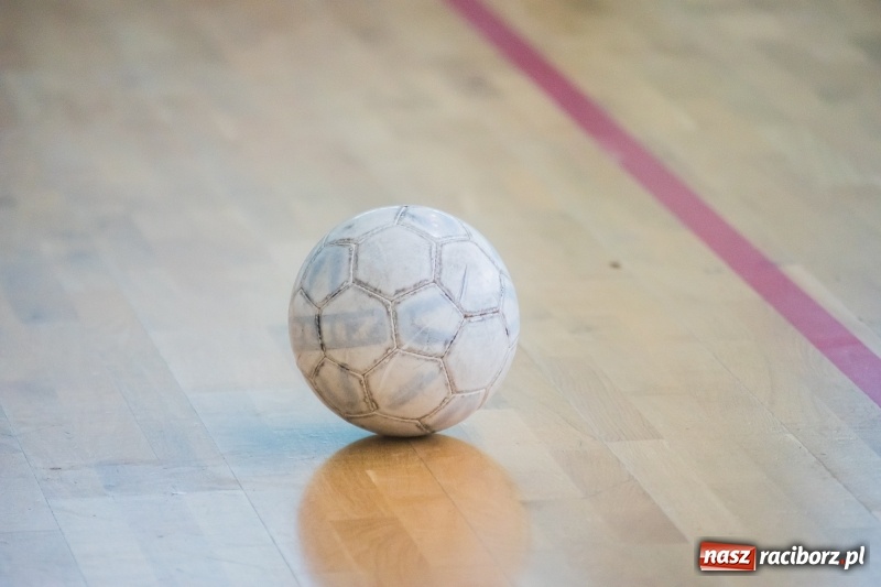 Zdjęcie w galerii na portalu naszraciborz.pl: Turniej siatkonogi w Arenie Rafako wiadomości z regionu