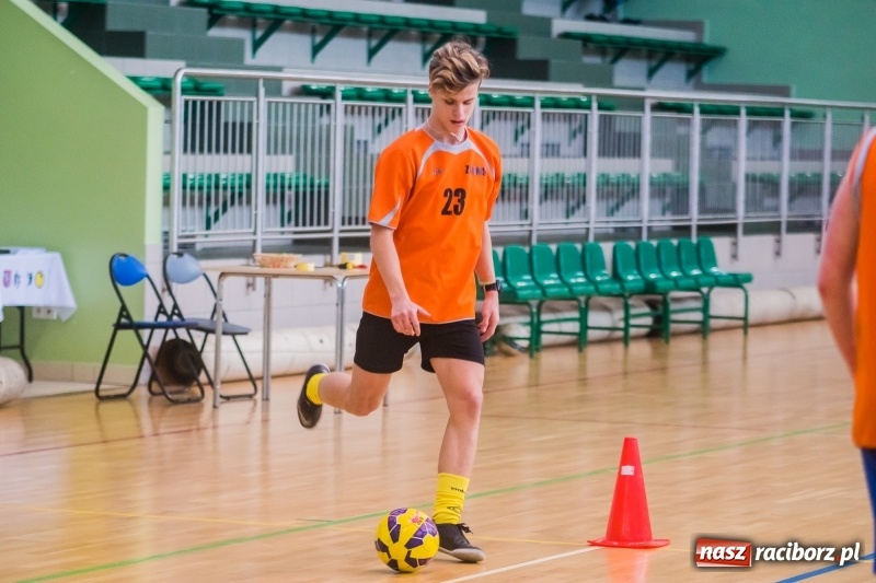 Zdjęcie w galerii na portalu naszraciborz.pl: Turniej siatkonogi w Arenie Rafako wiadomości z regionu