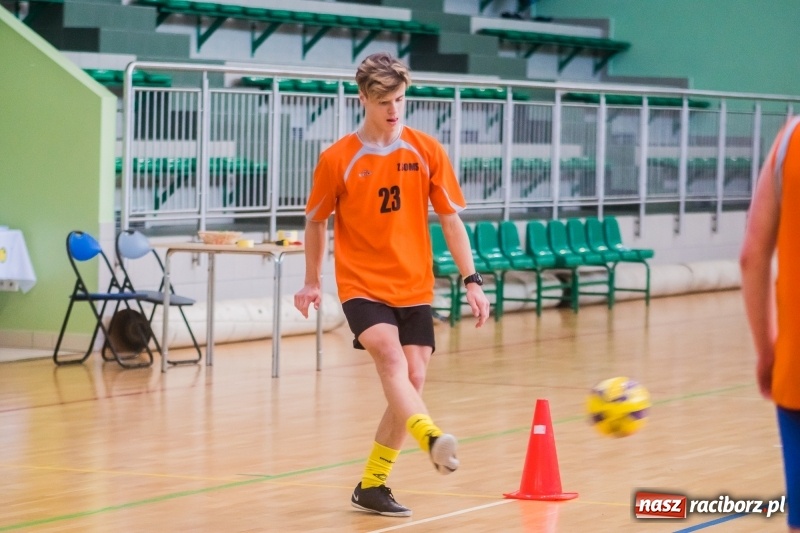 Zdjęcie w galerii na portalu naszraciborz.pl: Turniej siatkonogi w Arenie Rafako wiadomości z regionu
