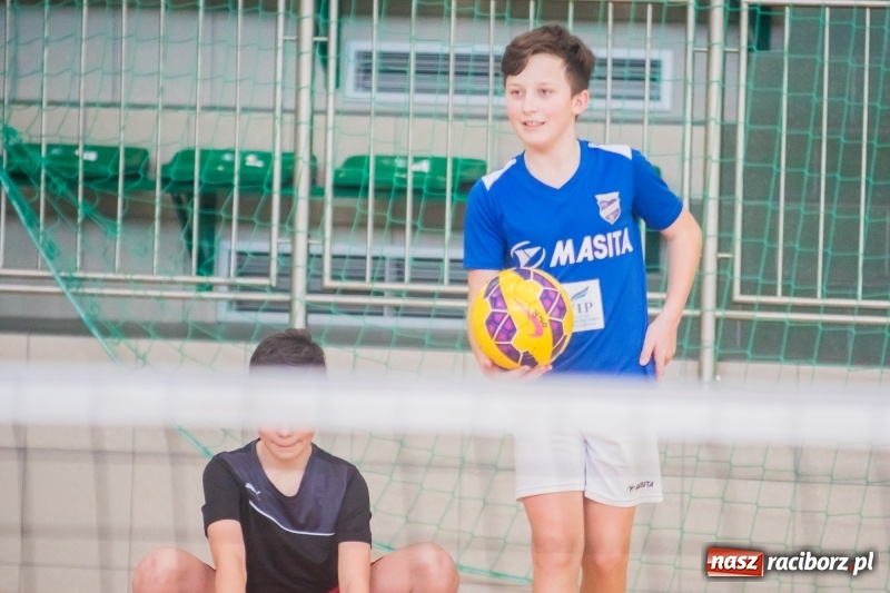 Zdjęcie w galerii na portalu naszraciborz.pl: Turniej siatkonogi w Arenie Rafako wiadomości z regionu