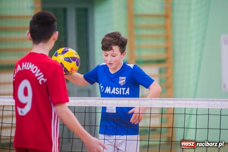 Zdjęcie w galerii na portalu naszraciborz.pl: Turniej siatkonogi w Arenie Rafako wiadomości z regionu