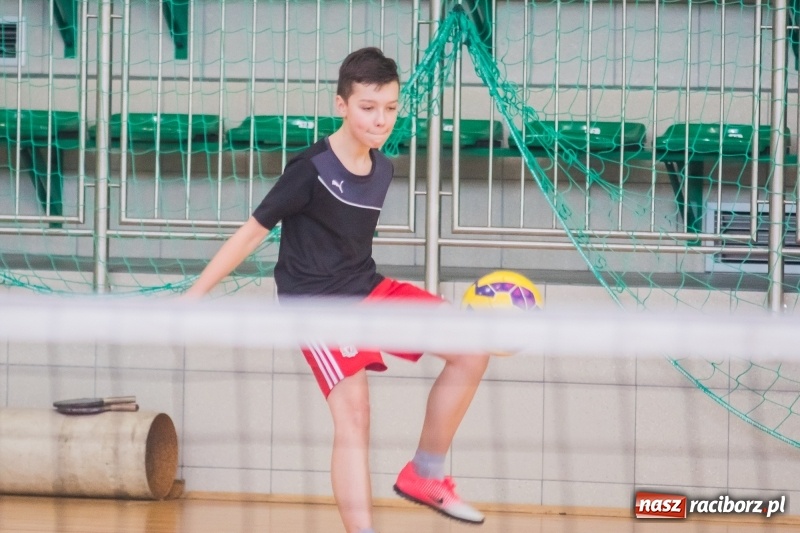 Zdjęcie w galerii na portalu naszraciborz.pl: Turniej siatkonogi w Arenie Rafako wiadomości z regionu