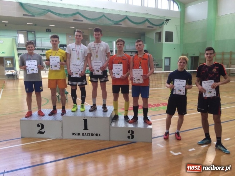 Zdjęcie w galerii na portalu naszraciborz.pl: Turniej siatkonogi w Arenie Rafako wiadomości z regionu