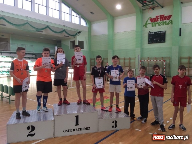 Zdjęcie w galerii na portalu naszraciborz.pl: Turniej siatkonogi w Arenie Rafako wiadomości z regionu
