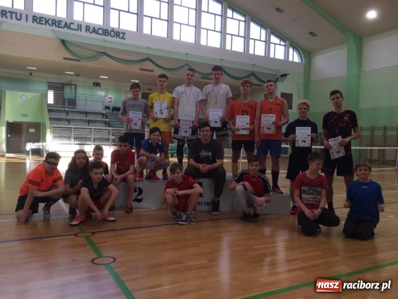 Zdjęcie w galerii na portalu naszraciborz.pl: Turniej siatkonogi w Arenie Rafako wiadomości z regionu