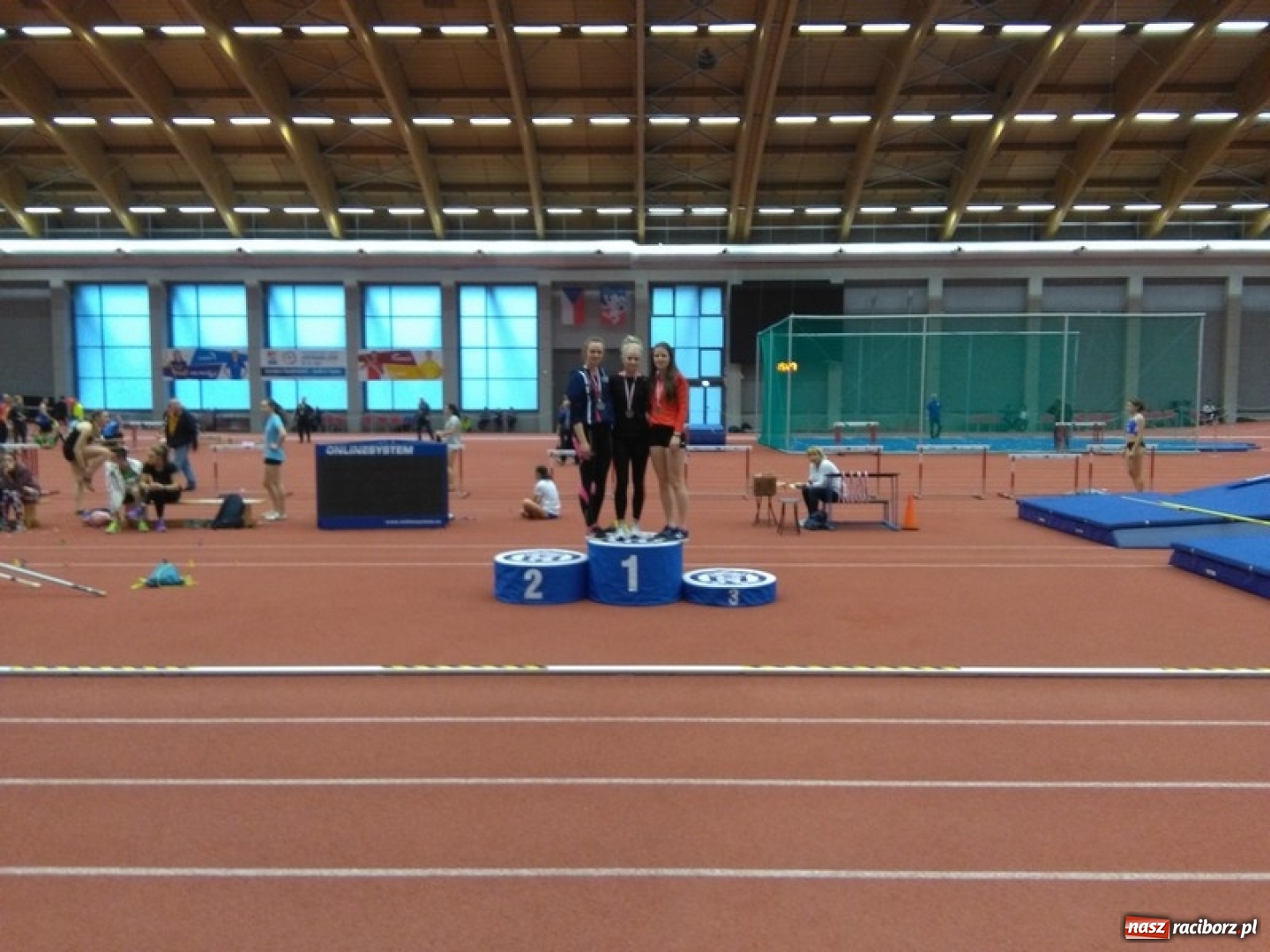 Zdjęcie w galerii na portalu naszraciborz.pl: Jedenaście halowych medali uczniów Szkoły Mistrzostwa Sportowego wiadomości z regionu