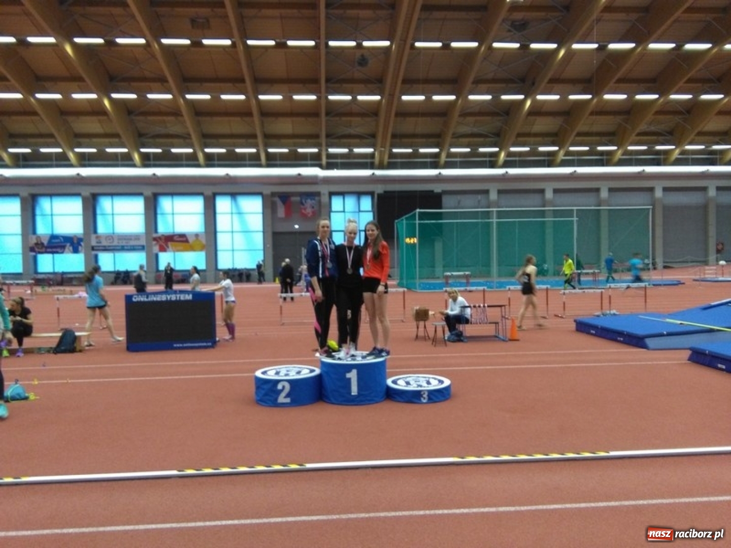 Zdjęcie w galerii na portalu naszraciborz.pl: Jedenaście halowych medali uczniów Szkoły Mistrzostwa Sportowego wiadomości z regionu