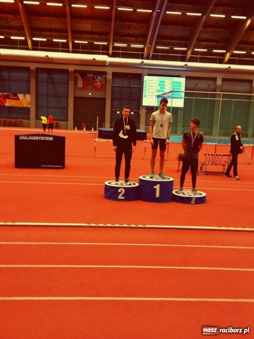 Zdjęcie w galerii na portalu naszraciborz.pl: Jedenaście halowych medali uczniów Szkoły Mistrzostwa Sportowego wiadomości z regionu