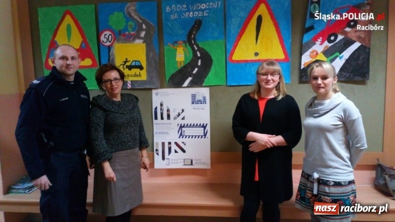 Zdjęcie w galerii na portalu naszraciborz.pl: Raciborscy dzielnicowi bliżej szkoły wiadomości z regionu