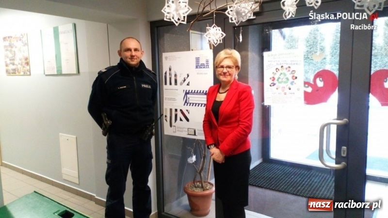 Zdjęcie w galerii na portalu naszraciborz.pl: Raciborscy dzielnicowi bliżej szkoły wiadomości z regionu