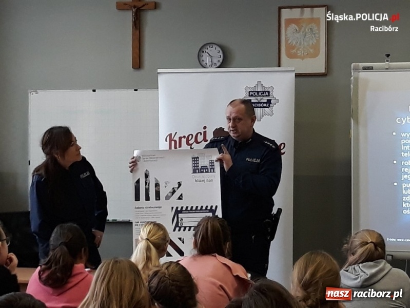 Zdjęcie w galerii na portalu naszraciborz.pl: Raciborscy dzielnicowi bliżej szkoły wiadomości z regionu
