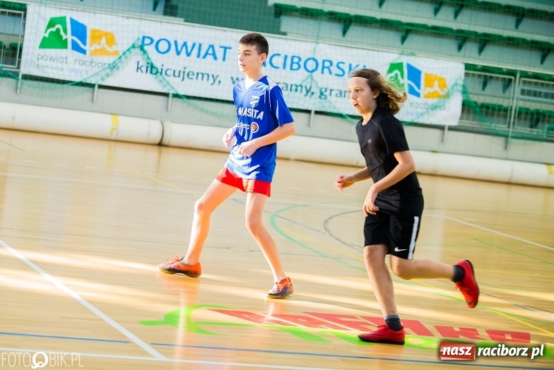 Zdjęcie w galerii na portalu naszraciborz.pl: Piłkarskie zmagania w Arenie Rafako, czyli Zima w Mieście 2018 wiadomości z regionu