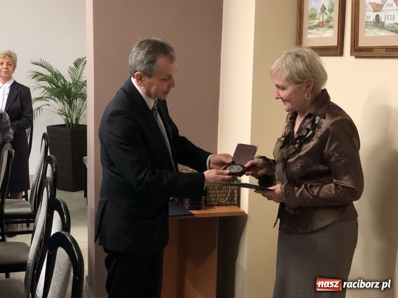 Zdjęcie w galerii na portalu naszraciborz.pl: W Rudniku wręczono honorowe odznaczenia zasłużonym dla gminy  wiadomości z regionu