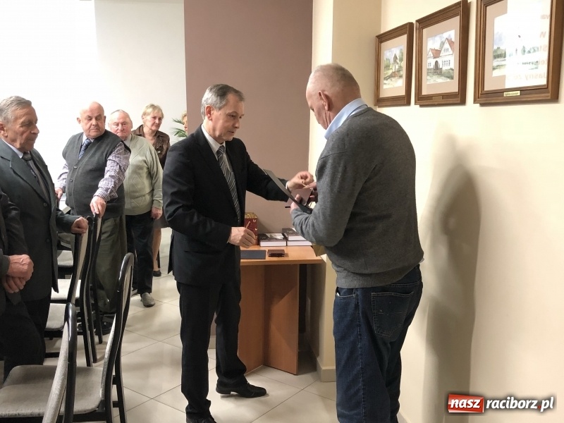 Zdjęcie w galerii na portalu naszraciborz.pl: W Rudniku wręczono honorowe odznaczenia zasłużonym dla gminy  wiadomości z regionu