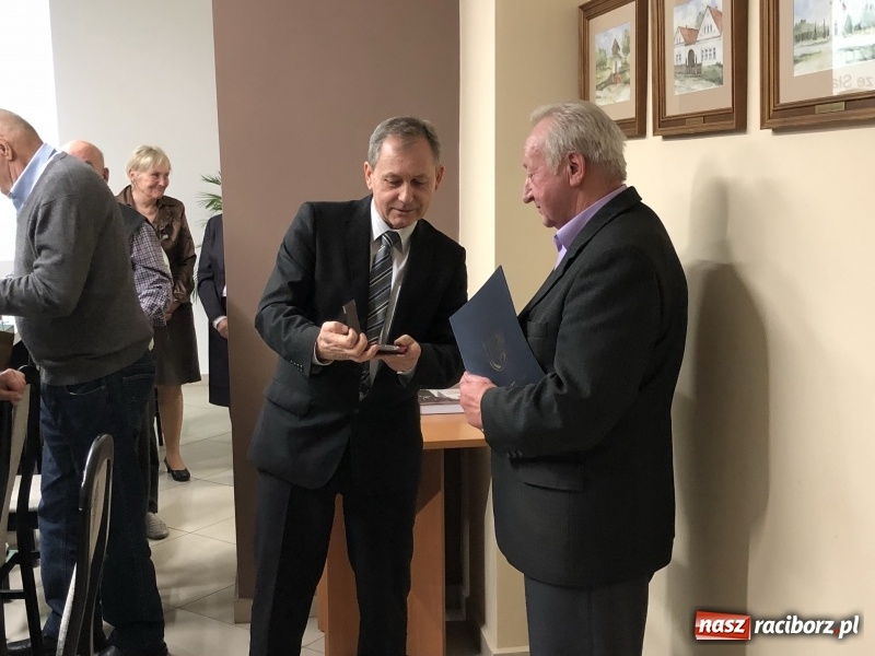 Zdjęcie w galerii na portalu naszraciborz.pl: W Rudniku wręczono honorowe odznaczenia zasłużonym dla gminy  wiadomości z regionu