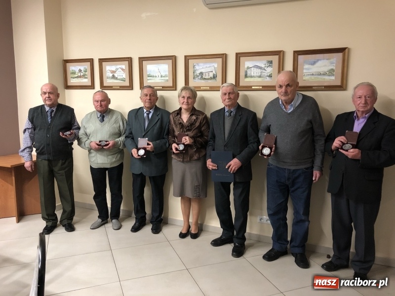 Zdjęcie w galerii na portalu naszraciborz.pl: W Rudniku wręczono honorowe odznaczenia zasłużonym dla gminy  wiadomości z regionu