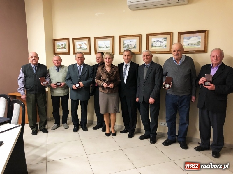 Zdjęcie w galerii na portalu naszraciborz.pl: W Rudniku wręczono honorowe odznaczenia zasłużonym dla gminy  wiadomości z regionu