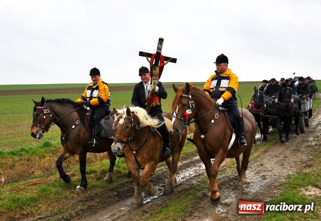 Zdjęcie w galerii na portalu naszraciborz.pl: Skąd się wzięły wielkanocne procesje konne wiadomości z regionu
