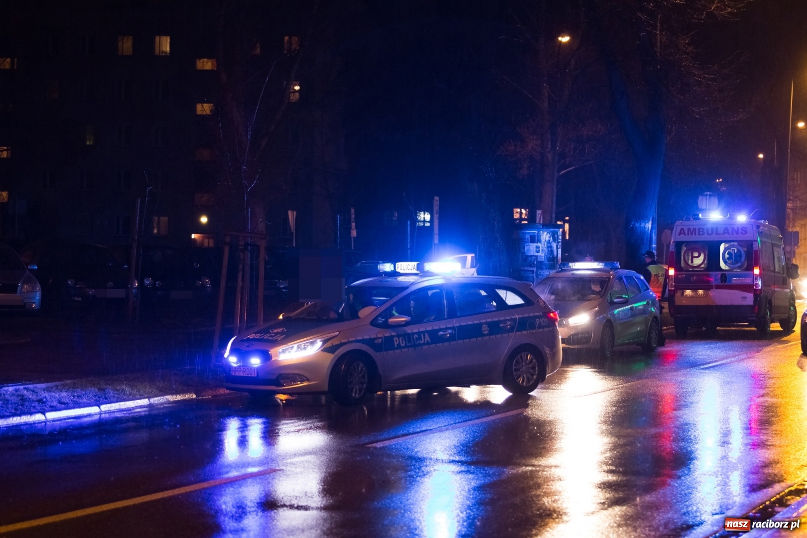 Zdjęcie w galerii na portalu naszraciborz.pl: Kolizja na Wojska Polskiego w Raciborza. Kierujący mazdą potrącił na przejściu dla pieszych 9-letnią dziewczynkę! wiadomości z regionu