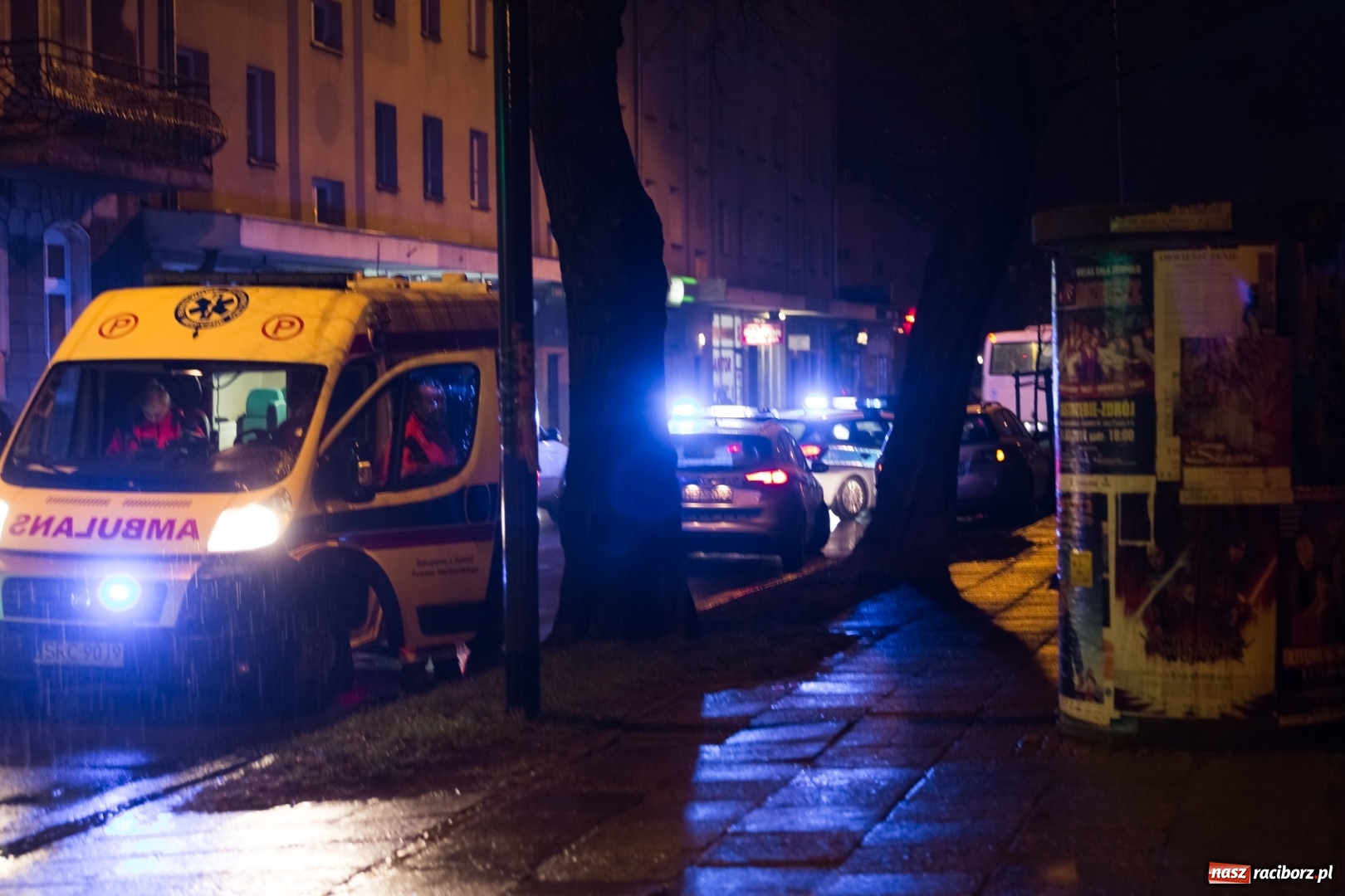 Zdjęcie w galerii na portalu naszraciborz.pl: Kolizja na Wojska Polskiego w Raciborza. Kierujący mazdą potrącił na przejściu dla pieszych 9-letnią dziewczynkę! wiadomości z regionu