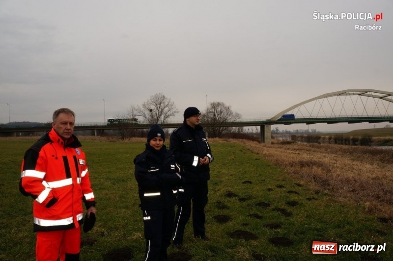 Zdjęcie w galerii na portalu naszraciborz.pl: Dzielnicowi wspólnie z ratownikami WOPR kontrolowali zbiorniki wodne wiadomości z regionu