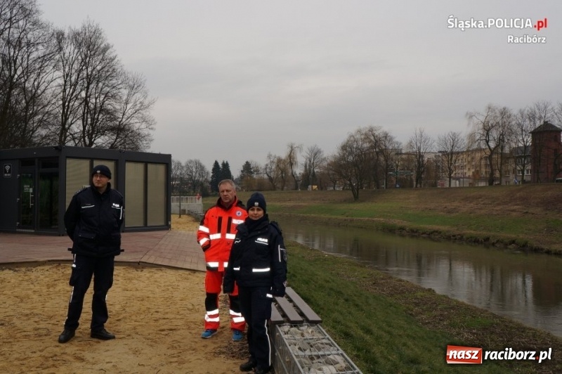 Zdjęcie w galerii na portalu naszraciborz.pl: Dzielnicowi wspólnie z ratownikami WOPR kontrolowali zbiorniki wodne wiadomości z regionu