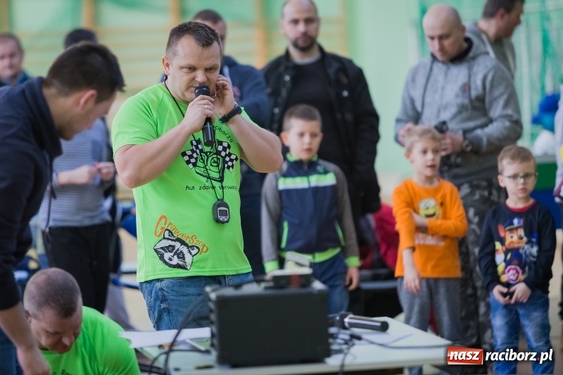 Zdjęcie w galerii na portalu naszraciborz.pl: Mistrzostwa aut zdalnie sterowanych w Arenie Rafako. Rodzinna impreza ze sporą dawką emocji wiadomości z regionu