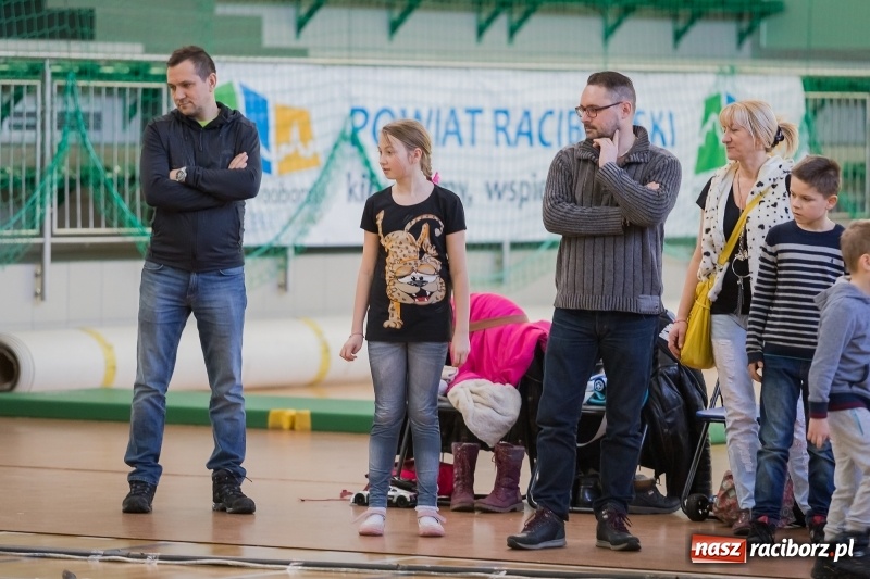 Zdjęcie w galerii na portalu naszraciborz.pl: Mistrzostwa aut zdalnie sterowanych w Arenie Rafako. Rodzinna impreza ze sporą dawką emocji wiadomości z regionu