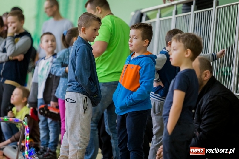 Zdjęcie w galerii na portalu naszraciborz.pl: Mistrzostwa aut zdalnie sterowanych w Arenie Rafako. Rodzinna impreza ze sporą dawką emocji wiadomości z regionu