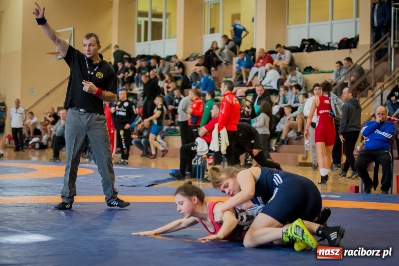 Zdjęcie w galerii na portalu naszraciborz.pl: Puchar Polski seniorów w zapasach w stylu klasycznym i zapasach kobiet w Rudniku wiadomości z regionu