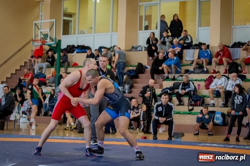 Zdjęcie w galerii na portalu naszraciborz.pl: Puchar Polski seniorów w zapasach w stylu klasycznym i zapasach kobiet w Rudniku wiadomości z regionu