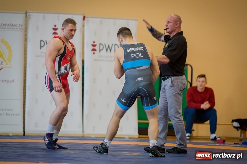 Zdjęcie w galerii na portalu naszraciborz.pl: Puchar Polski seniorów w zapasach w stylu klasycznym i zapasach kobiet w Rudniku wiadomości z regionu