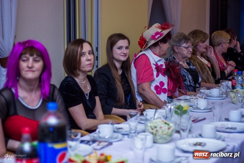 Zdjęcie w galerii na portalu naszraciborz.pl: W Łubowicach jak w Hollywood, czyli królowe życia na czerwonym dywanie wiadomości z regionu