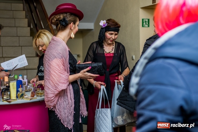 Zdjęcie w galerii na portalu naszraciborz.pl: W Łubowicach jak w Hollywood, czyli królowe życia na czerwonym dywanie wiadomości z regionu