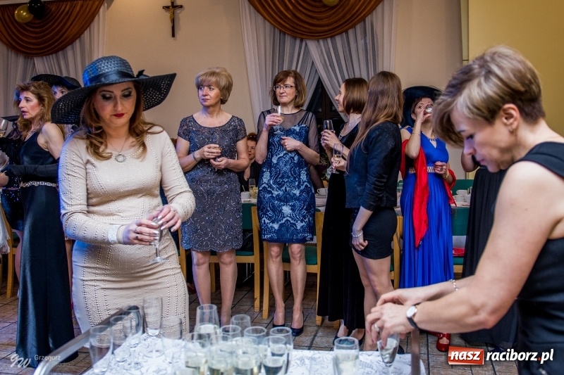 Zdjęcie w galerii na portalu naszraciborz.pl: W Łubowicach jak w Hollywood, czyli królowe życia na czerwonym dywanie wiadomości z regionu