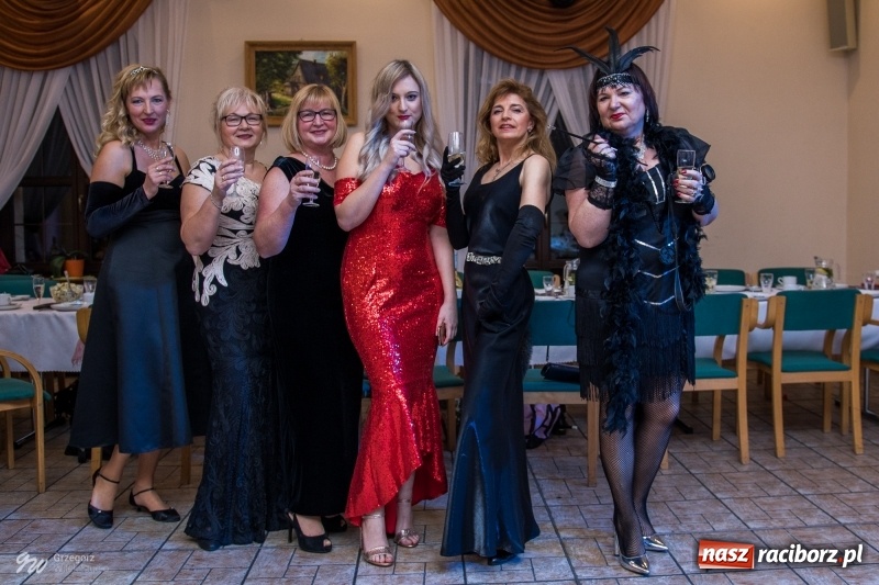 Zdjęcie w galerii na portalu naszraciborz.pl: W Łubowicach jak w Hollywood, czyli królowe życia na czerwonym dywanie wiadomości z regionu