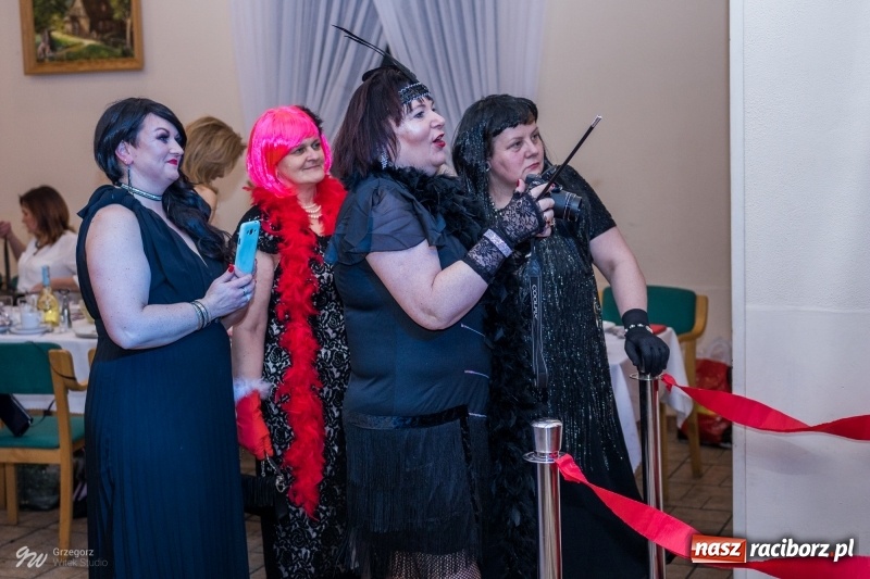 Zdjęcie w galerii na portalu naszraciborz.pl: W Łubowicach jak w Hollywood, czyli królowe życia na czerwonym dywanie wiadomości z regionu